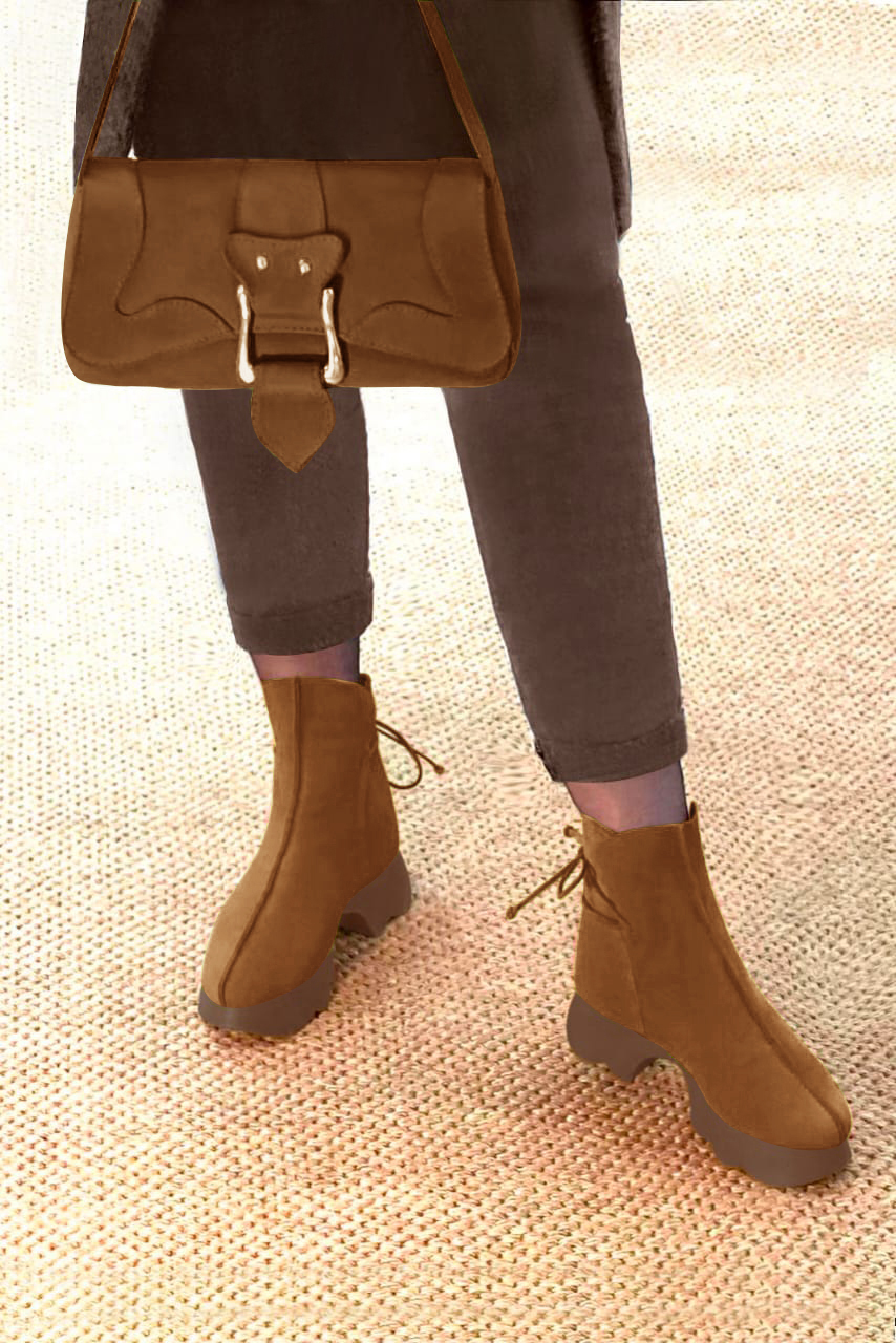 Caramel brown women's ankle boots with laces at the back. Round toe. Low rubber soles. Top view - Florence KOOIJMAN